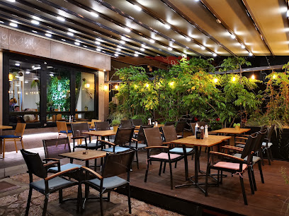 Fit Bar • Food & Lounge Experience
